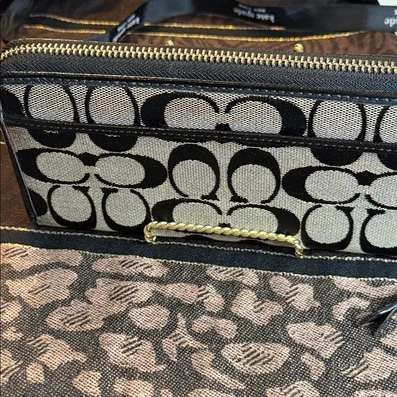 Coach Black and Cream Signature Zip Wallet - Picture 5 of 13
